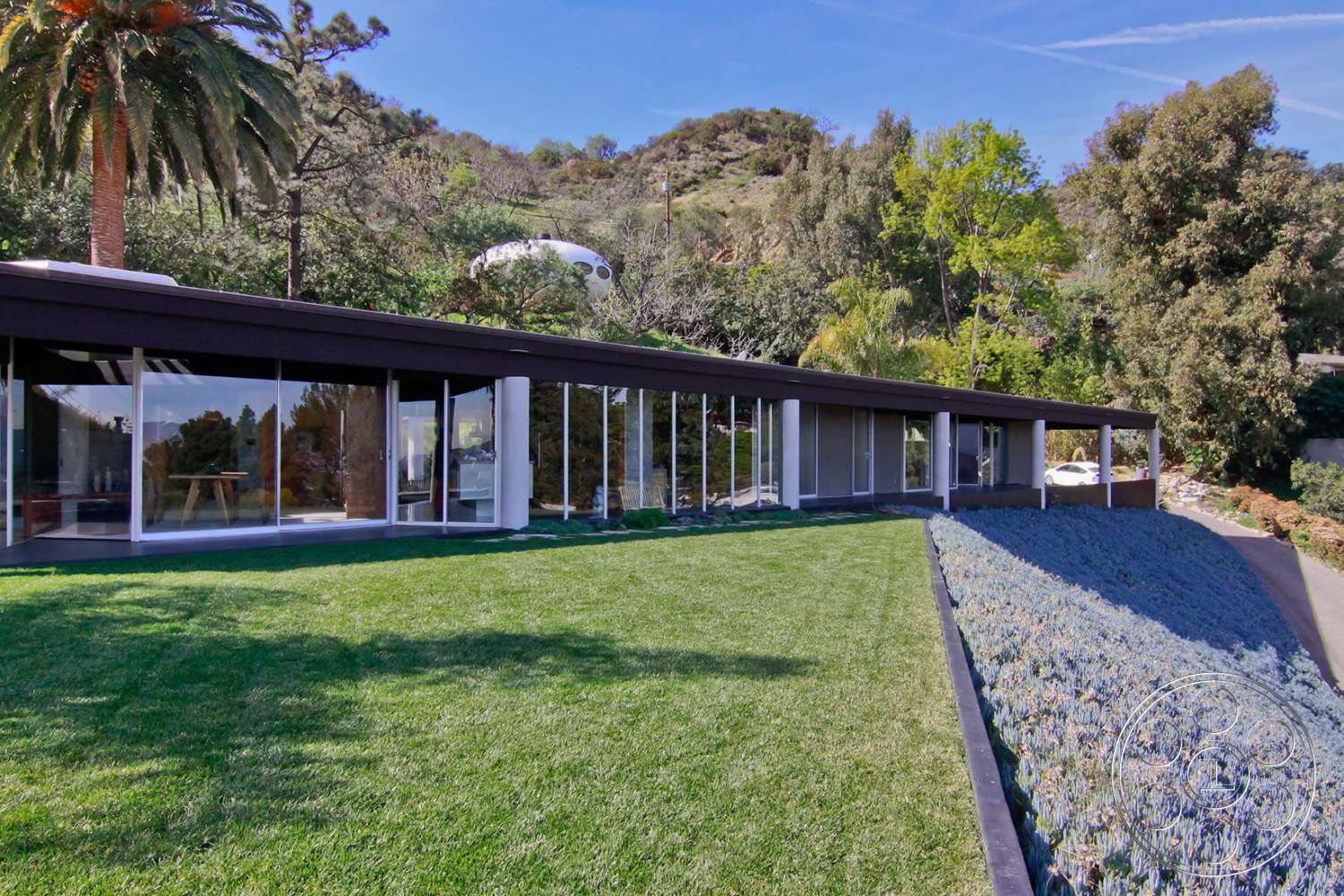 Retro 19 - patio, outdoors, vegetation, grass