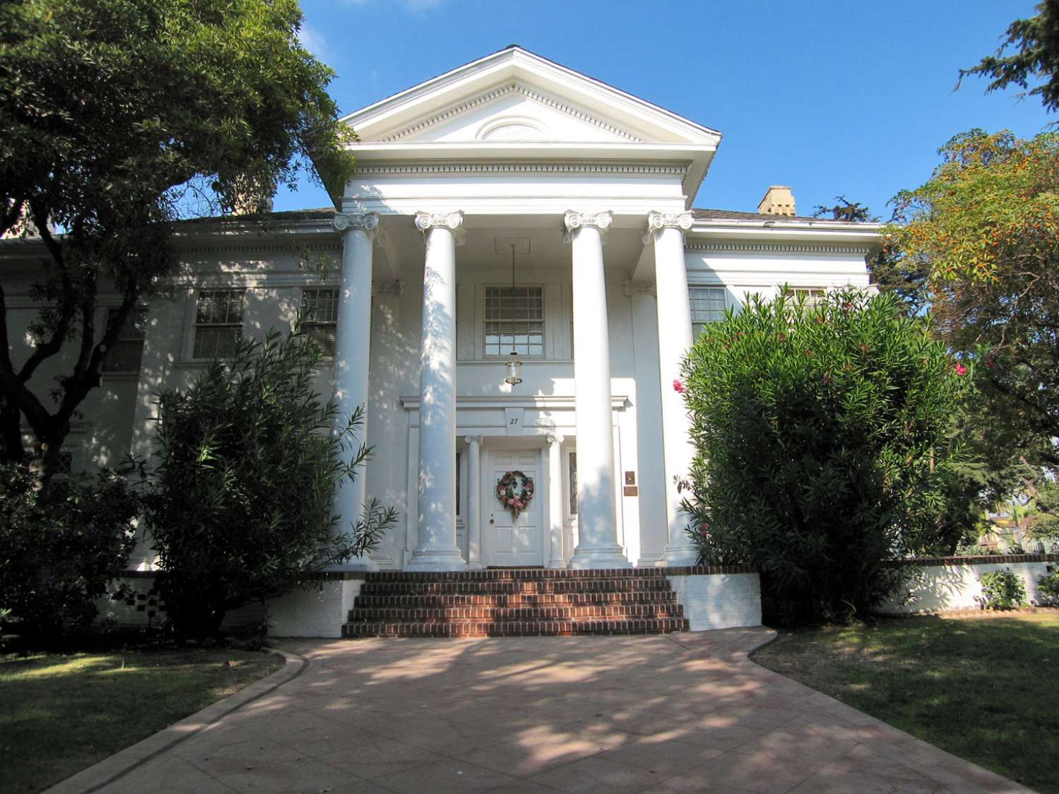 Colonial 8