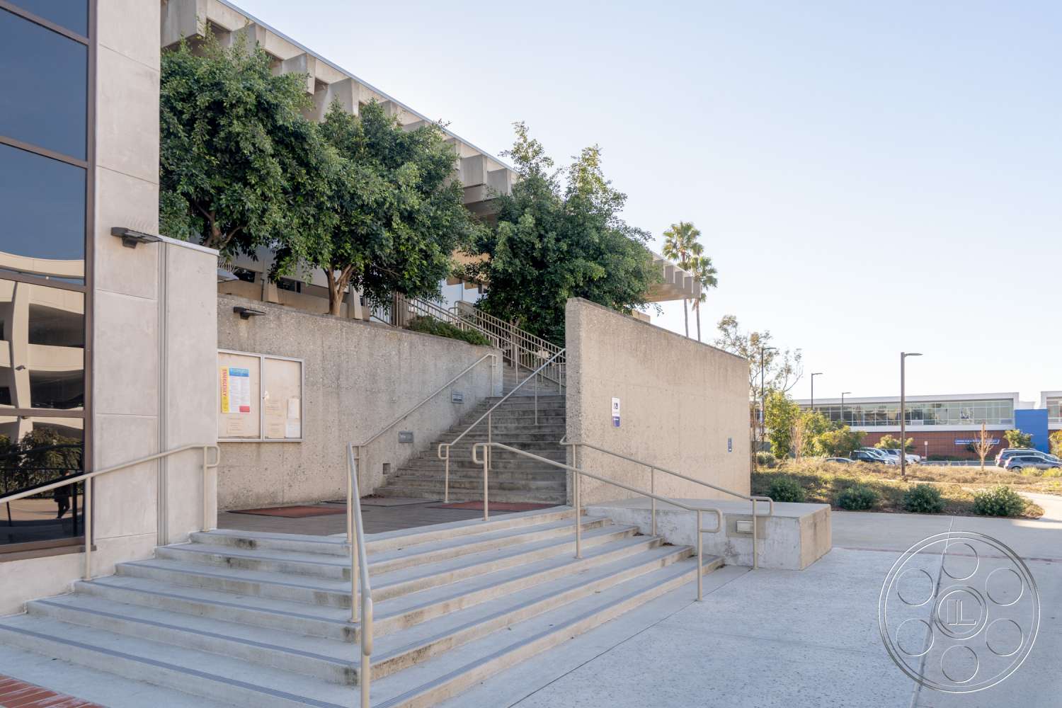 School 3 - handrail, banister, railing