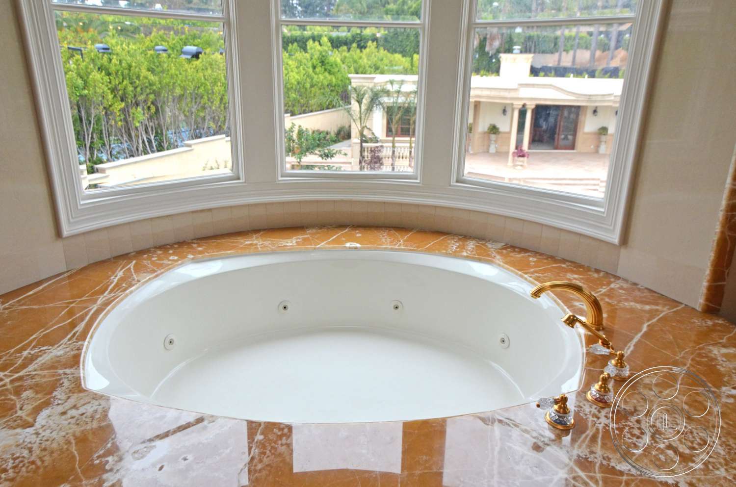 Tiffany Estate - tub, hot tub, jacuzzi, bathtub