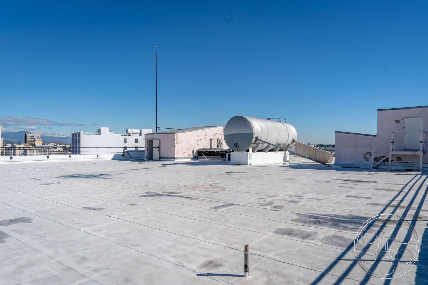Loft 109 - hangar, airport