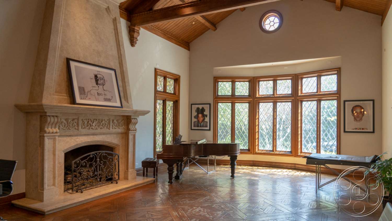 English 34 - indoors, wood, leisure activities, fireplace
