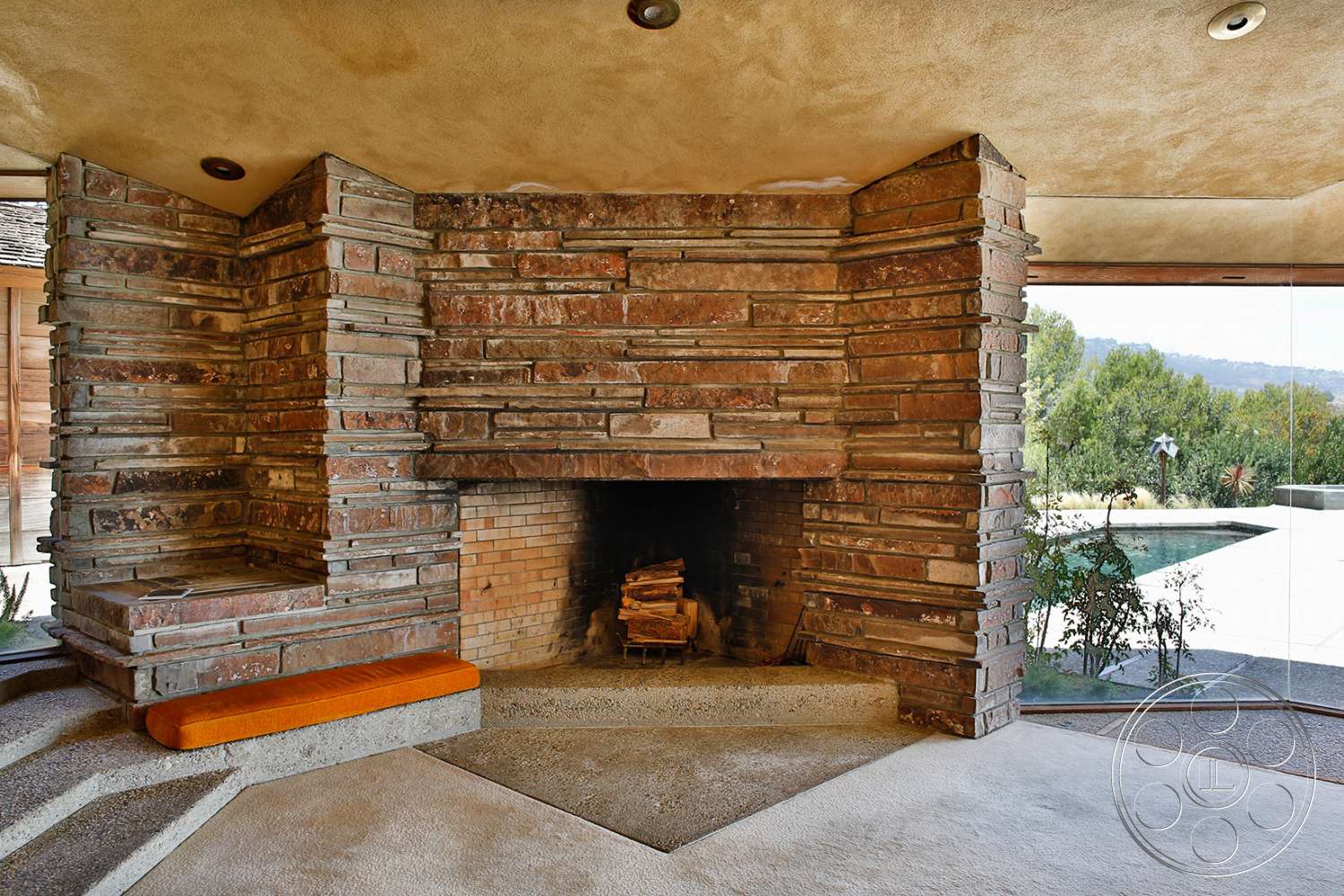 Retro 29 - indoors, brick, hearth, fireplace