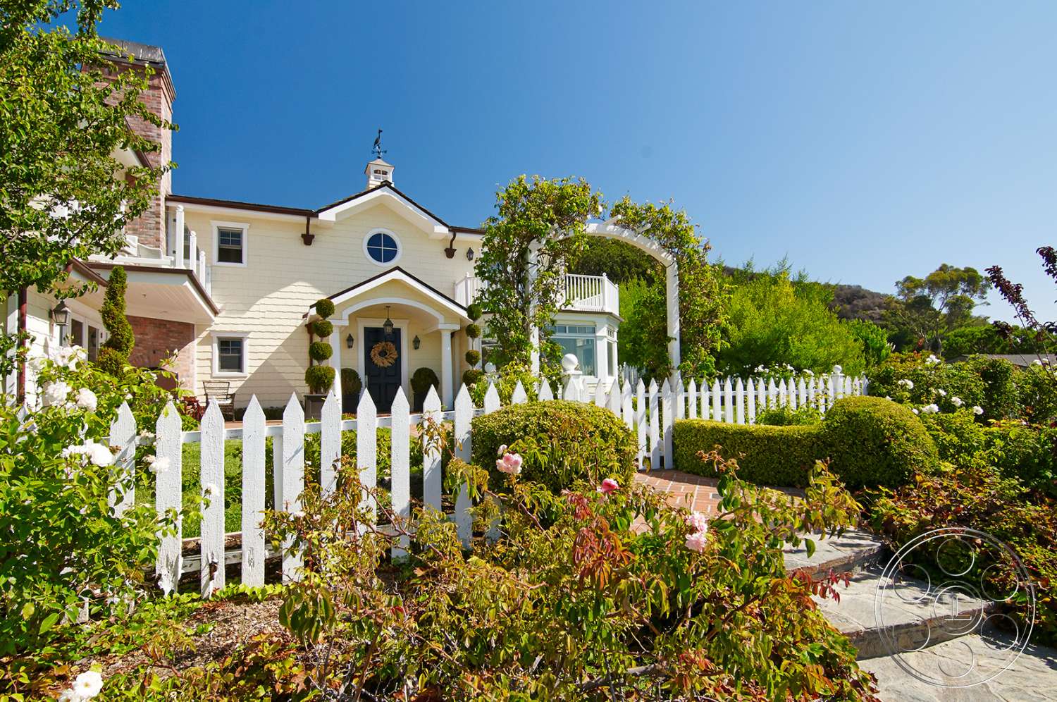 Cape Cod 4 - outdoors, fence, picket