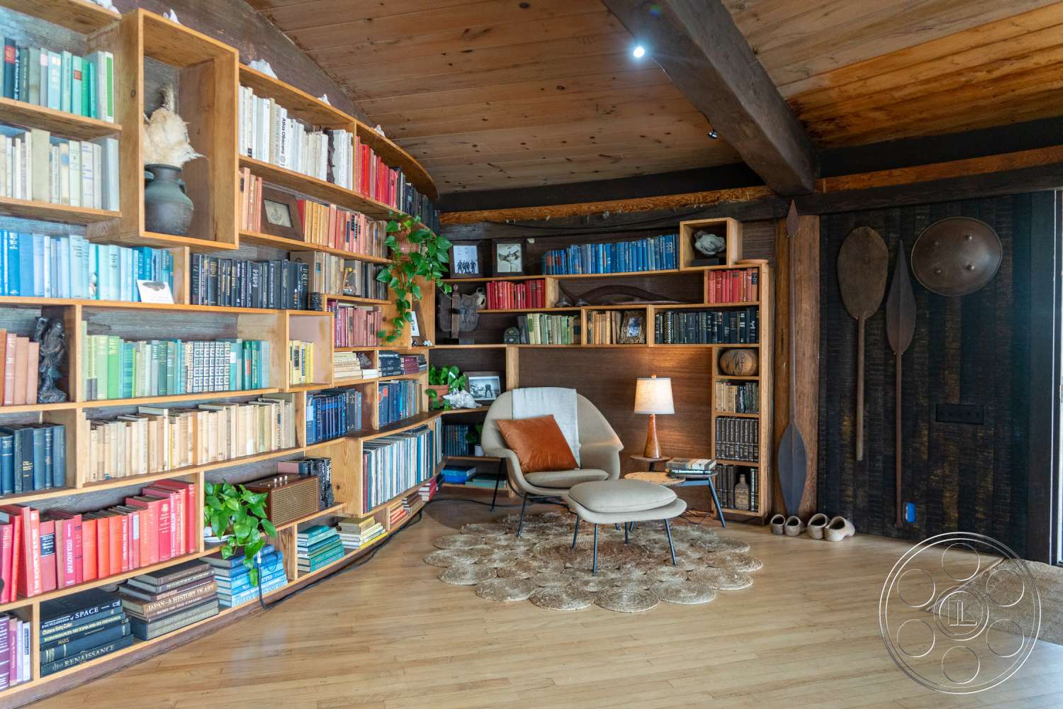 Gesner Beach House - indoors, wood, furniture, room, plywood, hardwood, shelf, bookcase