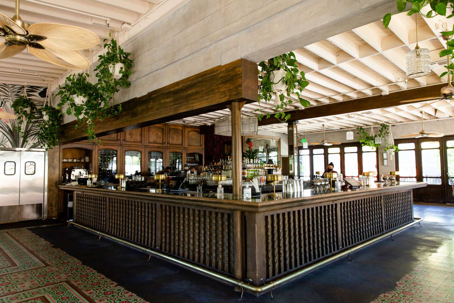 Bar 18