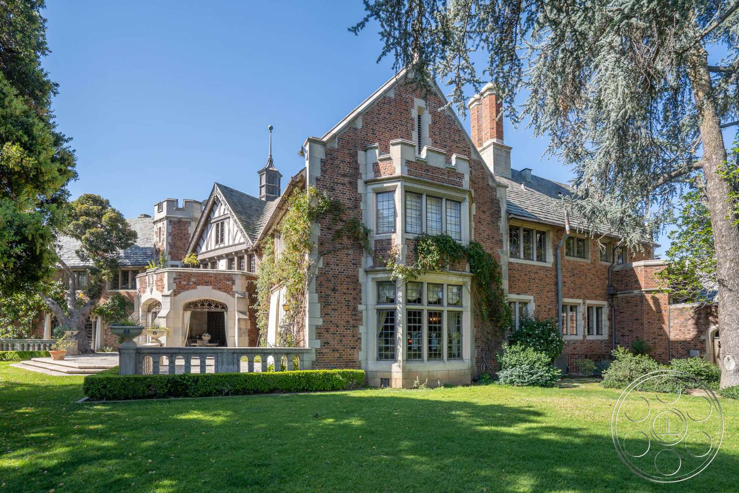Mansion 46 - plant, grass, lawn, campus