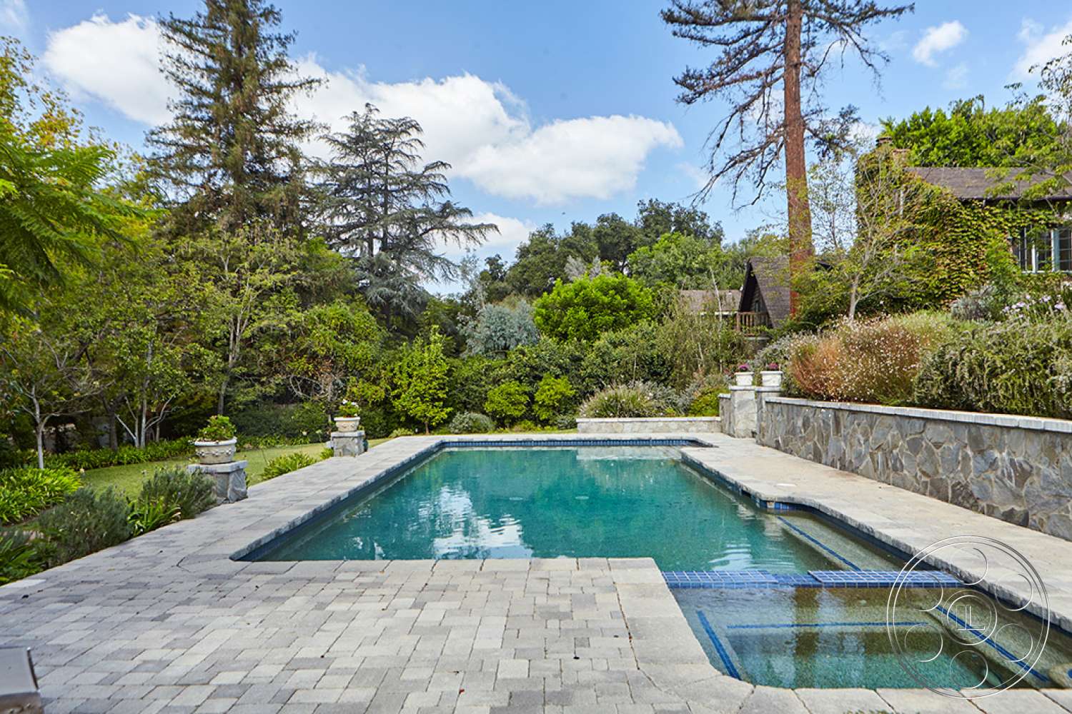 English 42 - plant, flagstone, water, tree, pool, swimming pool