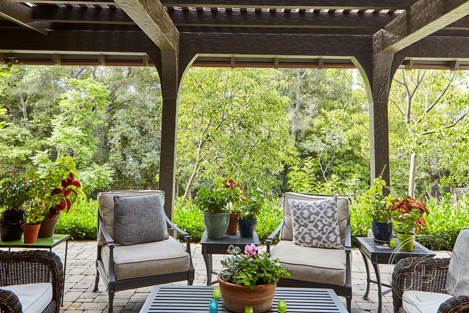 English 42 - furniture, chair, patio, porch, pergola
