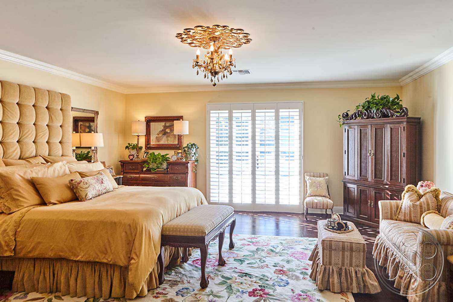 Americana 170 - indoors, furniture, room, rug, bed, bedroom