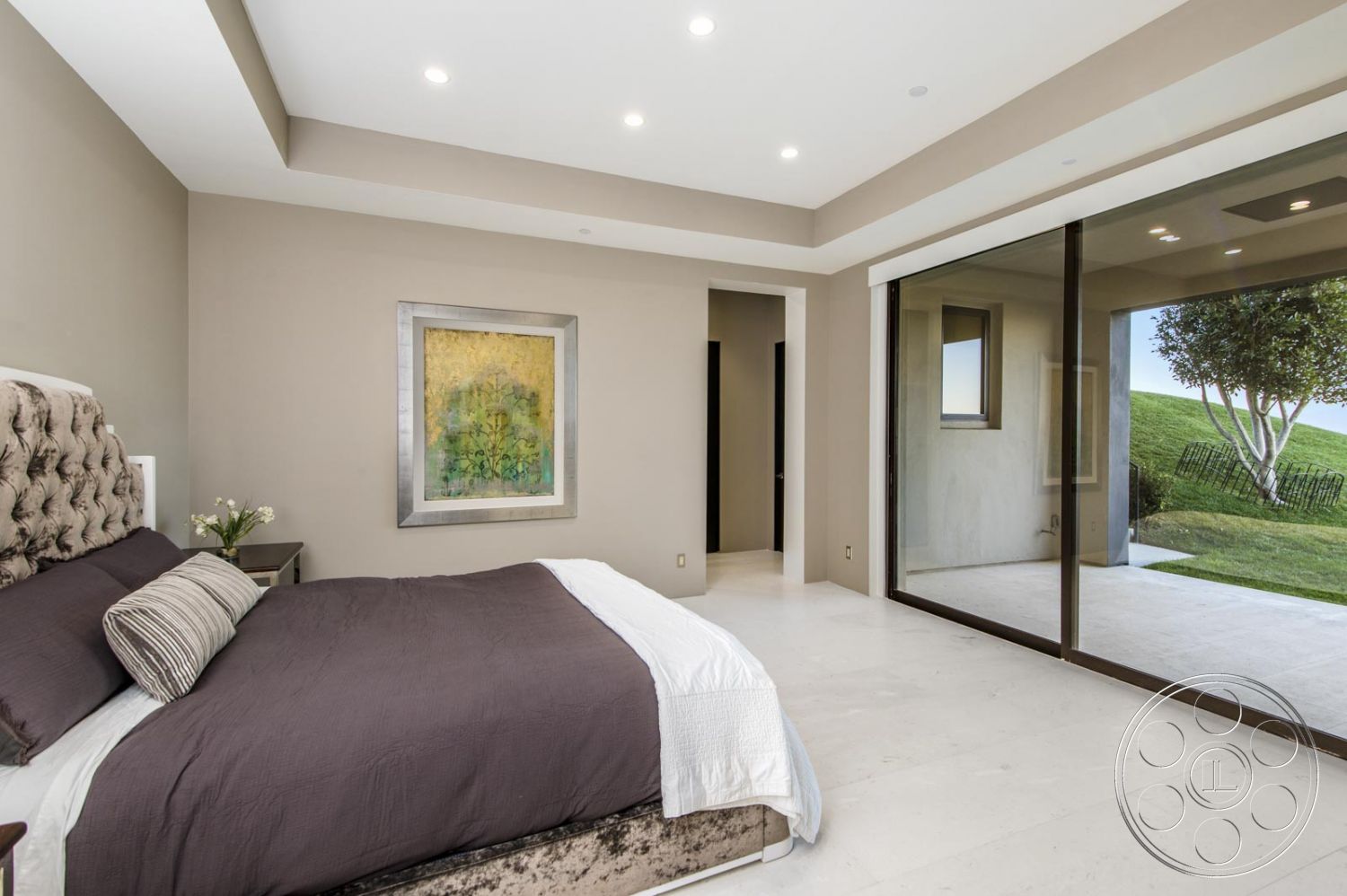 Mansion 126 - bed, bedroom, painting