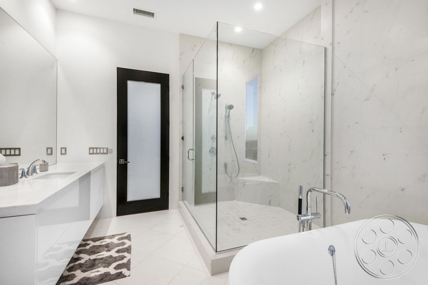 Mansion 126 - Indoors, Room, Bathroom, bathtub, shower, bathroom sink, bathroom vanity