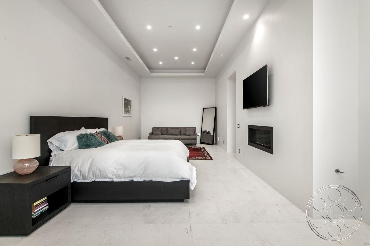 Mansion 126 - bed, bedroom, couch, television, bedside table, bedroom fireplace