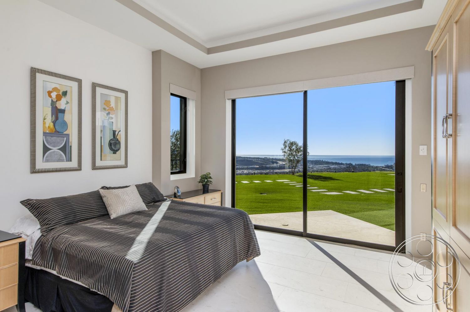 Mansion 126 - bed, bedroom, bedside table