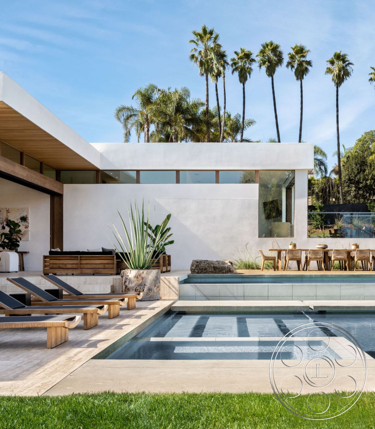 Modern 529 - Water, Pool, Swimming Pool, Outdoors, Villa, House, Yard, grass, Backyard, patio, patio furniture, lounge chairs, attached jacuzzi