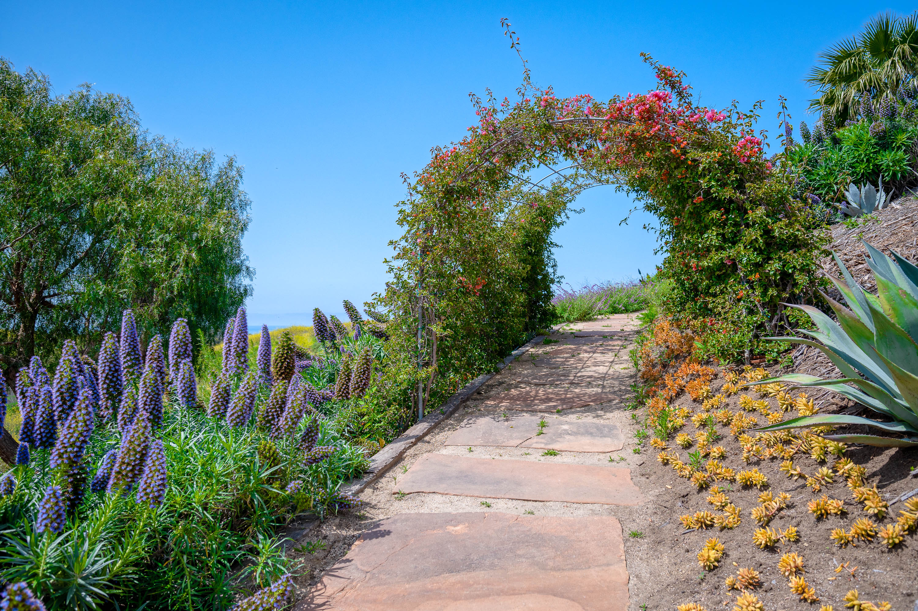 7th & Grand Loft - building, road, office building, urban, town, city, outdoors, metropolis