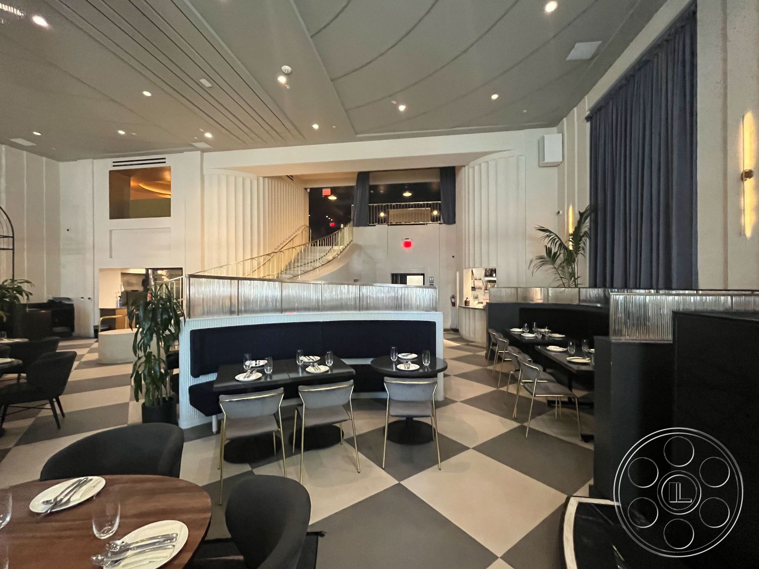 Restaurant 93 - Cup, Lounge, Plate