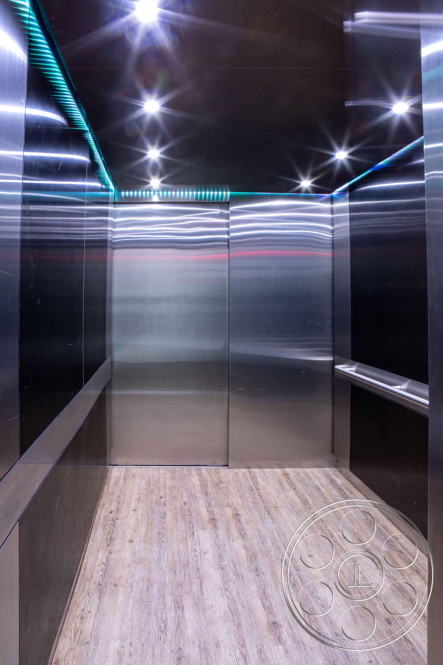 Restaurant 93 - Elevator