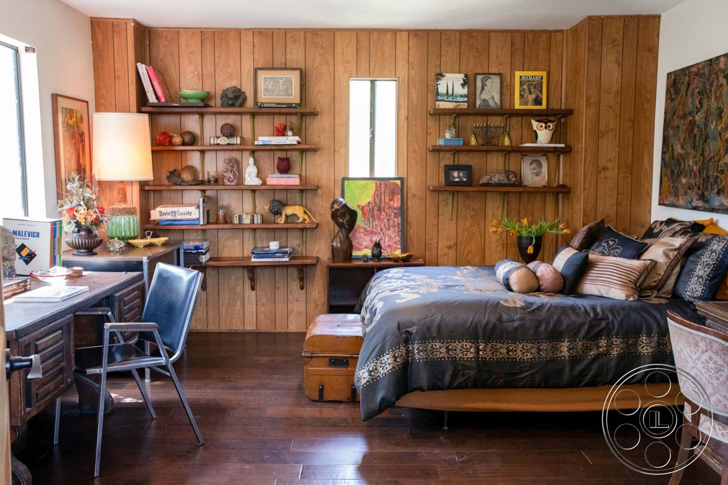Medit 31 - textured wall art, artistic decor elements, contemporary aesthetic, cozy reading nook, home office corner, dark hardwood bedroom floors, large windows with natural light, open shelving unit, eco-friendly design elements, exterior wood paneling walls, floating bed frame, metal desk with fabric chair, decorative figurines and art, industrial-style light fixture, vintage suitcase nightstand, neutral color palette bedding, floral arrangement on bedside table, mid-century modern influence, stylish wall decor, intimate living space