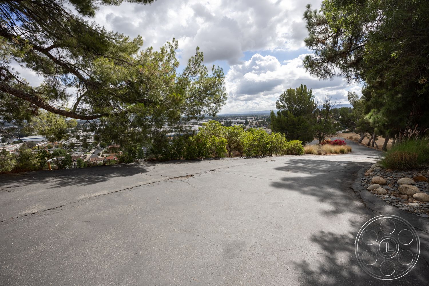 Sinatra House - driveway
