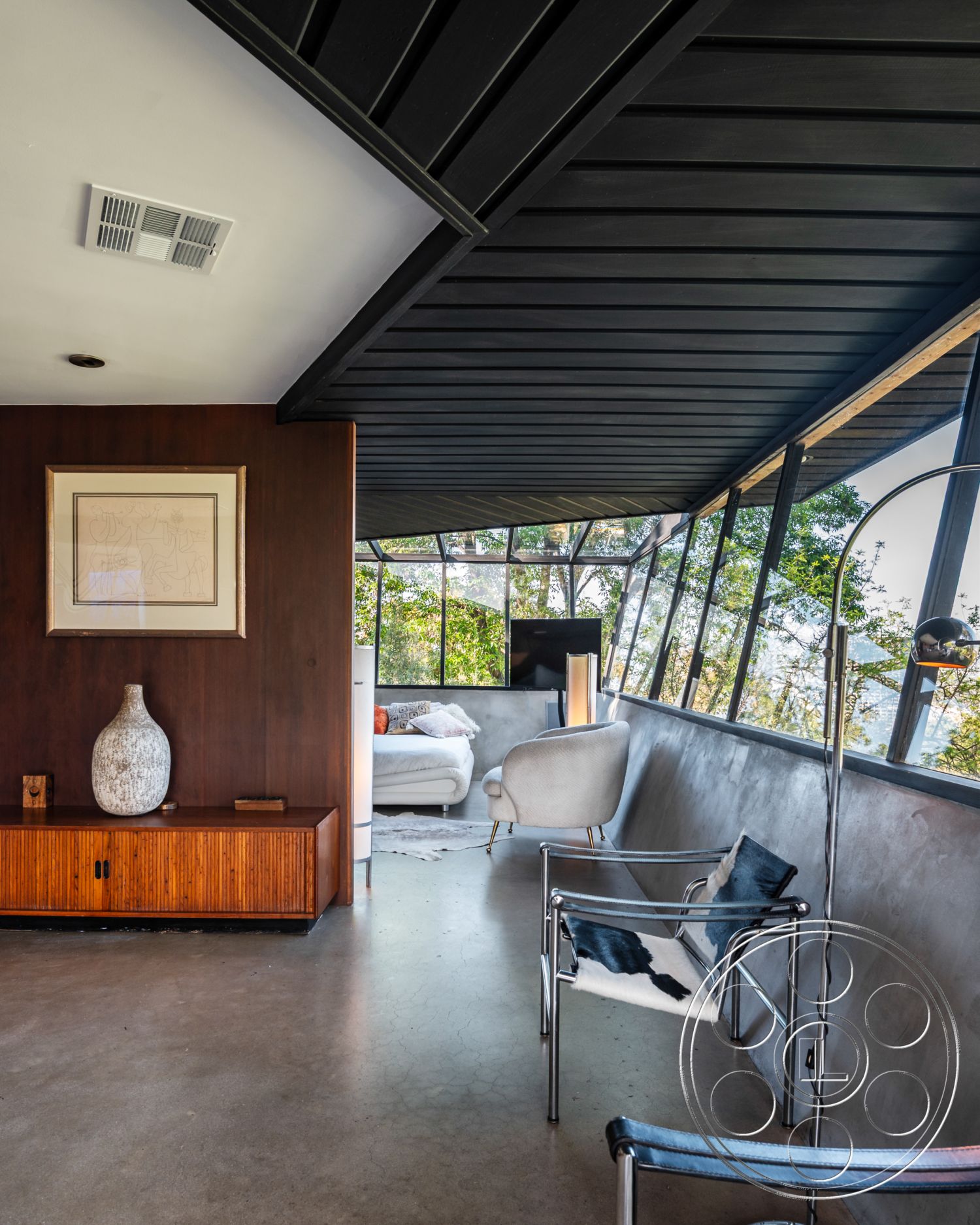 Retro 31 - neutral color palette interior, open floor plan interior, natural light filled space interior, wood panel accent wall interior, black painted ceiling interior, modern lounge seating interior, minimalist design elements interior, floor-to-ceiling glass windows interior, mid-century modern decor interior, contemporary architectural details interior, high ceilings interior, exposed concrete flooring interior, wood veneer cabinetry interior, curved furniture shapes interior, plush fabric throw pillows interior, stylish floor lamp interior, textured wall finishes interior, nature views from interior, integrated living spaces interior, minimalistic artwork interior