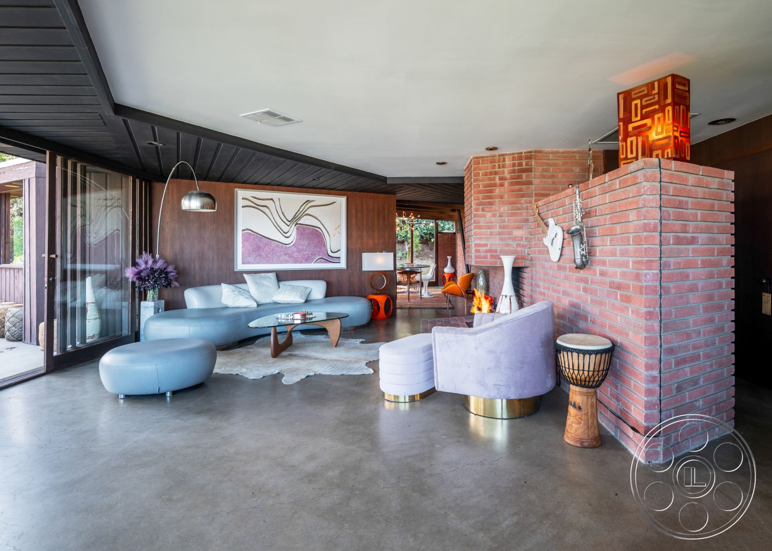 Retro 31 - neutral color palette, plant accents, abstract wall art, concrete flooring, modern pendant lighting, glass sliding doors, contemporary design elements, gold accent table, open concept living space, mid-century modern furniture, curved sectional sofa, stylish home decor, natural light interior, cozy fire feature, colorful accent chairs, exposed brick feature wall, wood beamed ceiling, textured wooden paneling, plush velvet chairs, drum coffee table, inviting lounge area