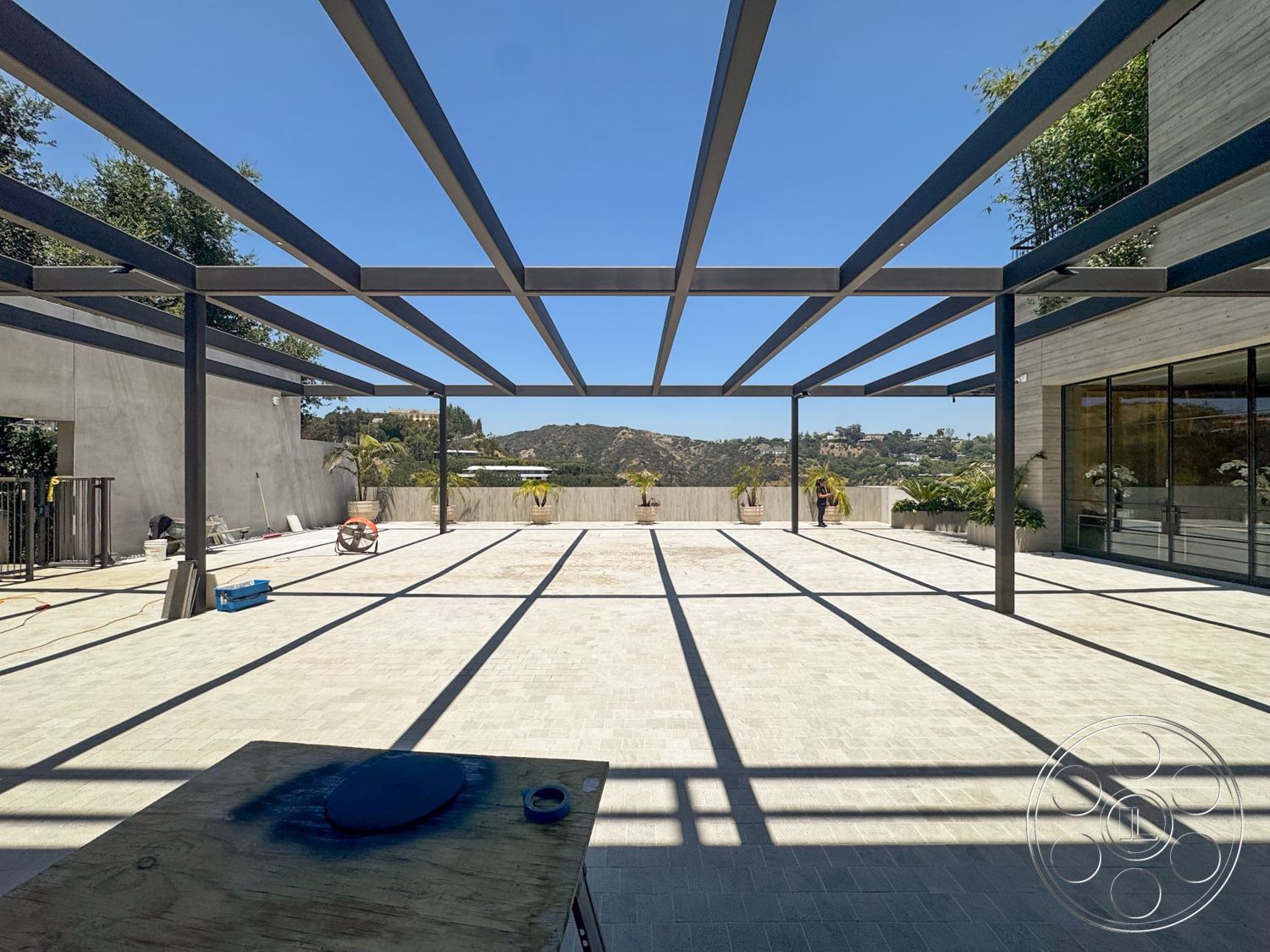 Star Villa - exterior, minimalist design, textured concrete walls, concrete patio flooring, floor-to-ceiling glass windows, mountain view backdrop, steel pergola structure