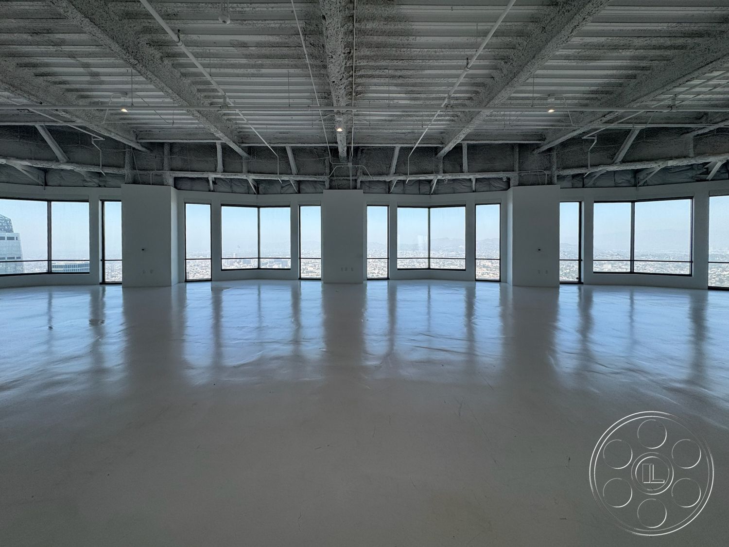 Office 123 - minimalist design, open floor plan, polished concrete flooring, floor-to-ceiling windows, industrial design elements, modern architectural style, exposed concrete ceiling, panoramic city skyline view