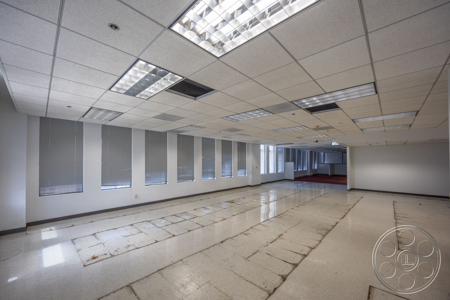 Rooftop 53 - large windows, open layout, concrete floor, fluorescent lighting, vertical blinds, commercial space, drop ceiling, partition walls, unfinished flooring