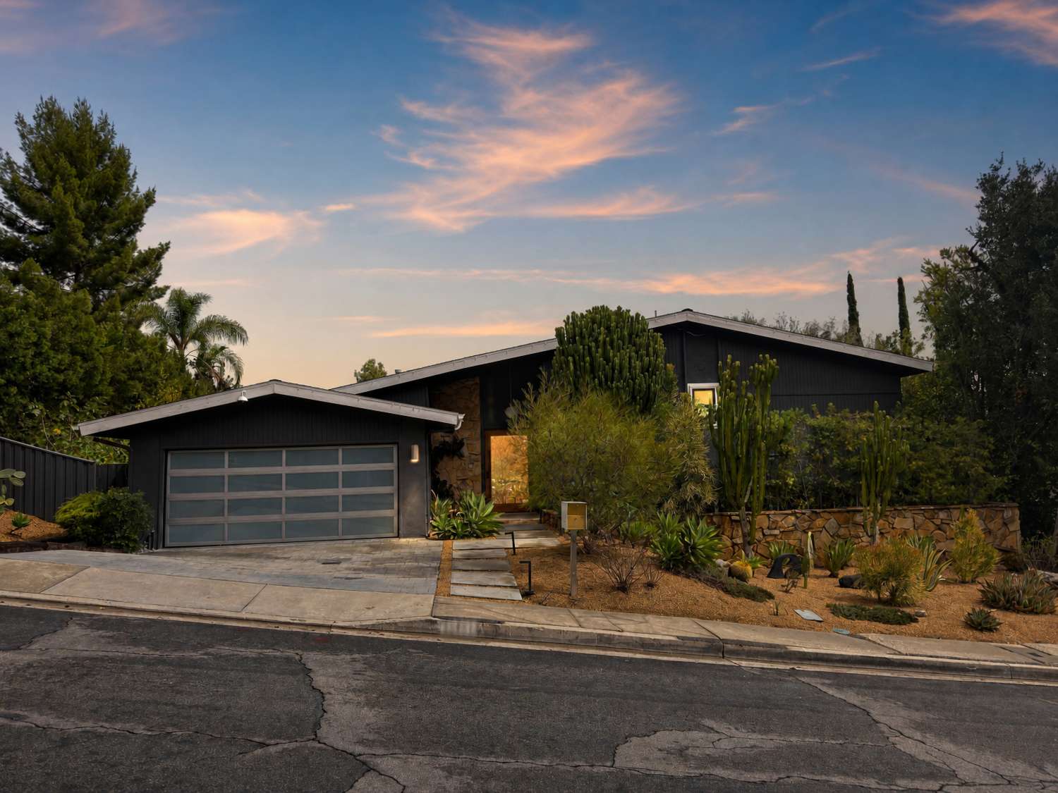 Americana 435 — Woodland Hills filming location