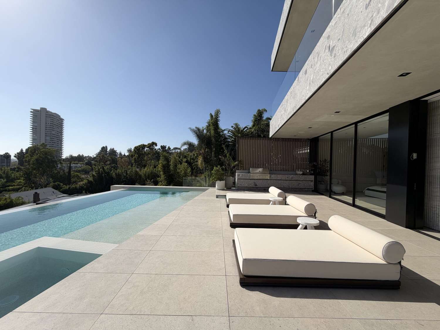 Modern 532 — Hollywood Hills West filming location