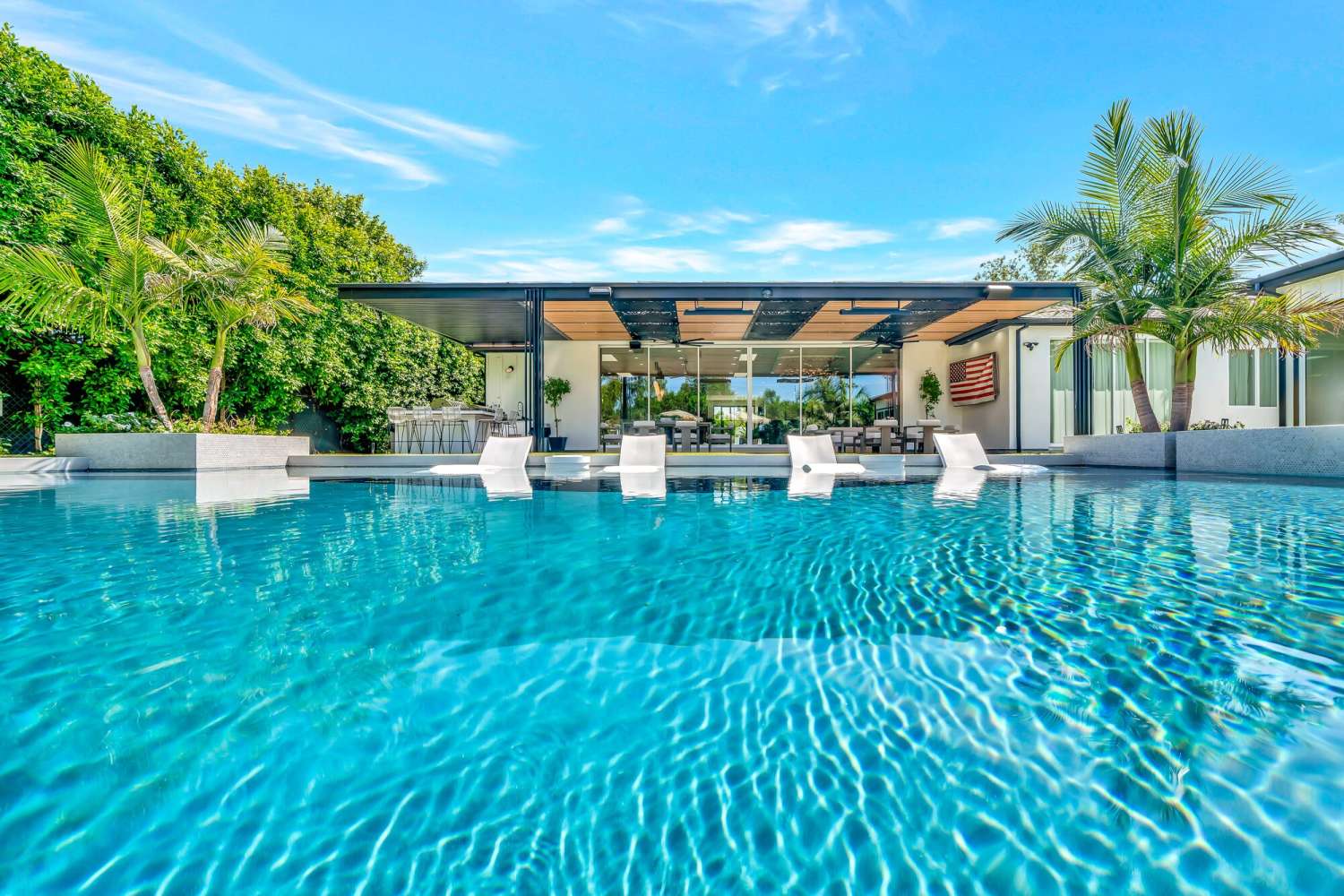 Modern 534 — Woodland Hills filming location