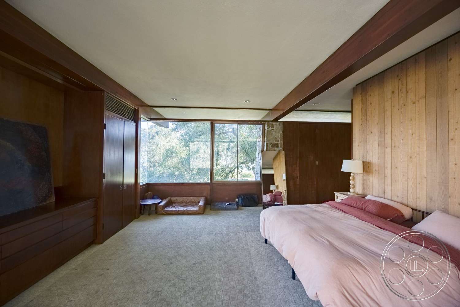 MCM 29 - minimalist design elements, floor-to-ceiling windows, earth-tone color palette, exposed wood ceiling beams, built-in storage cabinets, natural light focus, contemporary bedroom layout, hardwood paneling walls, plush carpet bedroom flooring