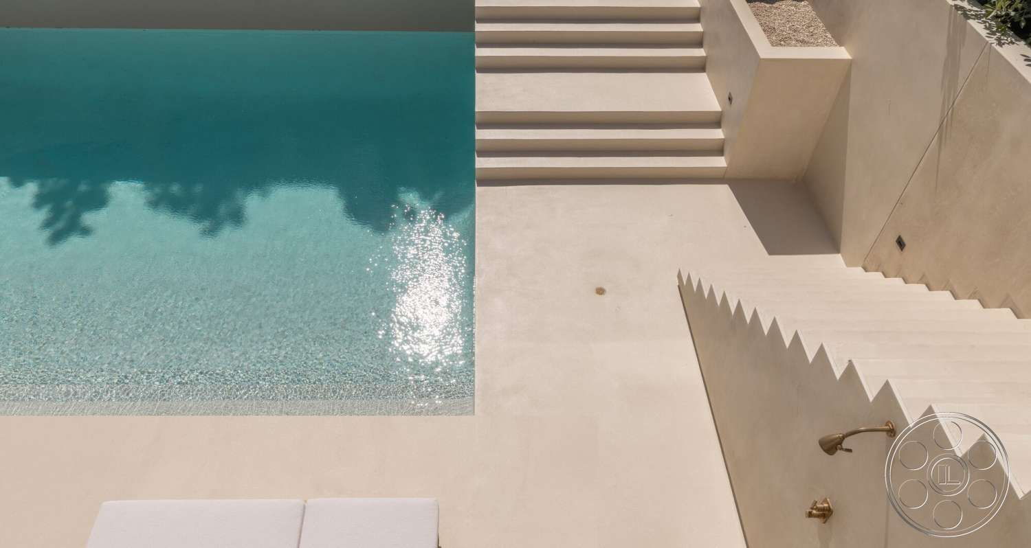 Modern 535 - rectangular swimming pool, concrete steps, stucco walls, concrete patio flooring, exposed concrete surfaces, pebble pool finish, zigzag pool edge