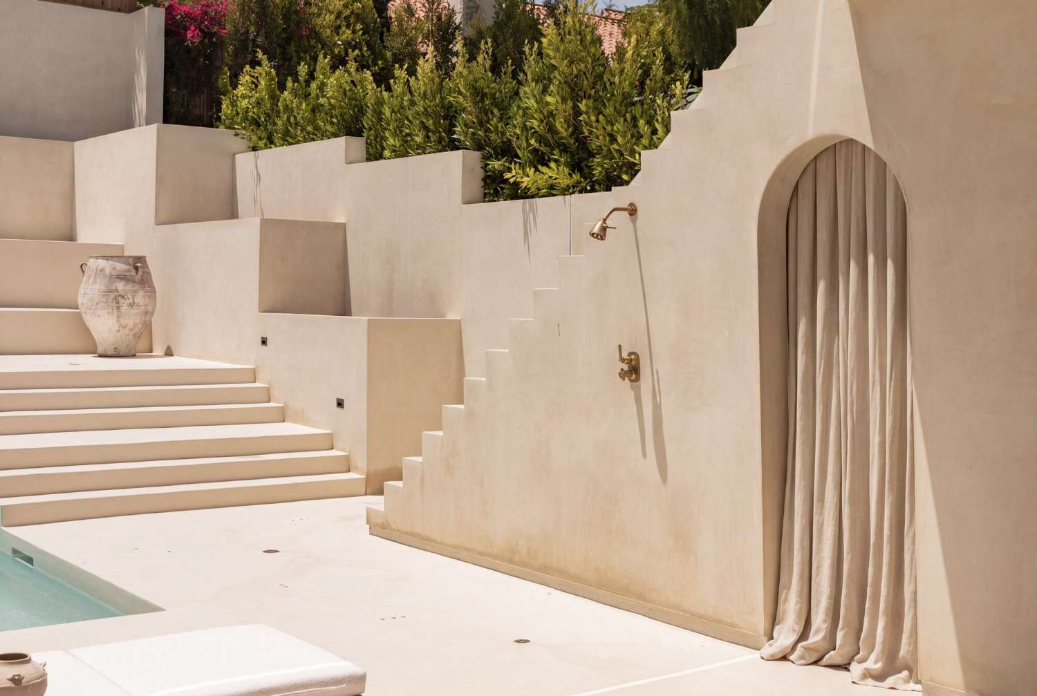 Modern 535 — Manhattan Beach filming location