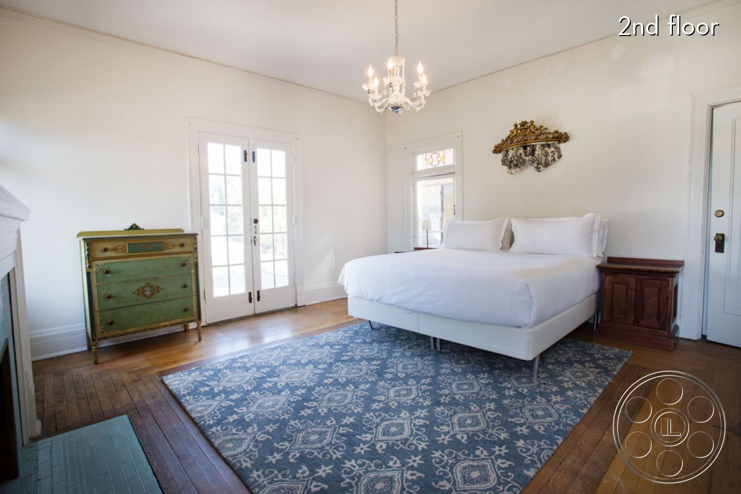 The Rosenheim Mansion - indoors, room, bedroom, rug, corner
