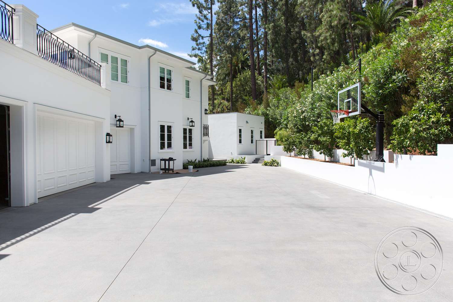 Mansion 19 - concrete, corner