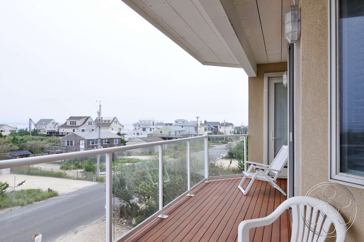 Hamptons 9 - balcony