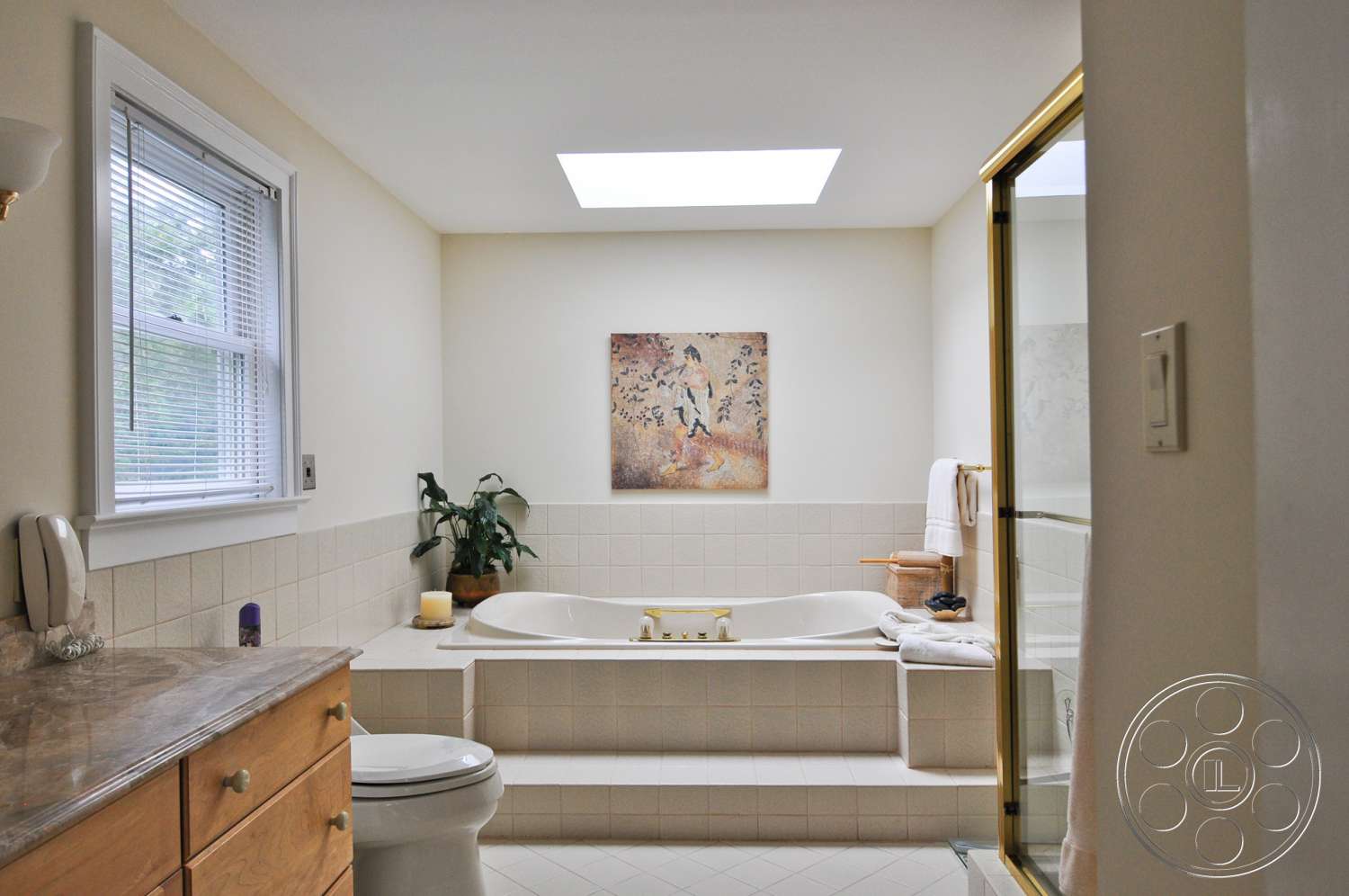 Hamptons 5 - indoors, room, tub, bathtub