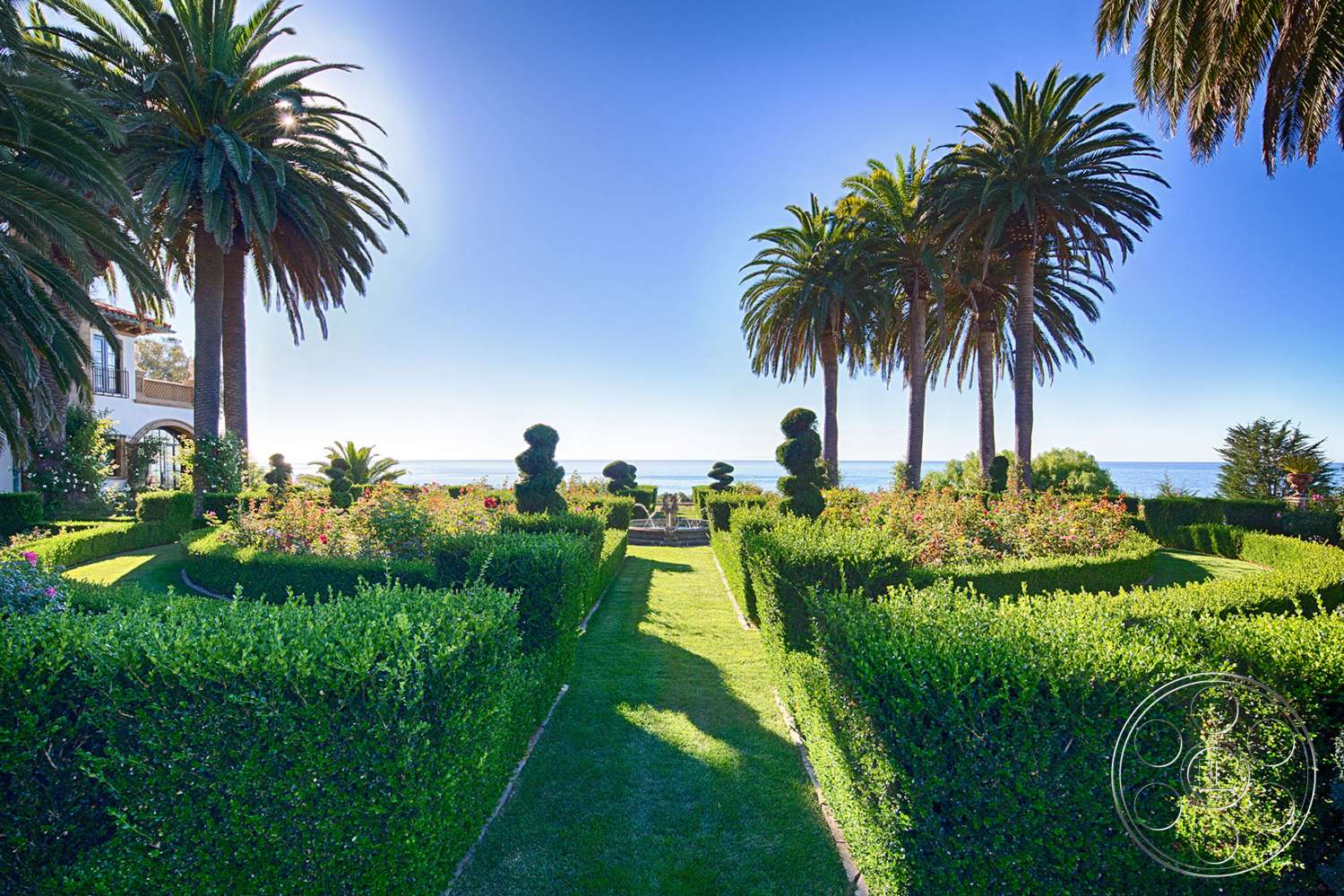 Mansion 16 - outdoors, garden, arbour, fence, hedge