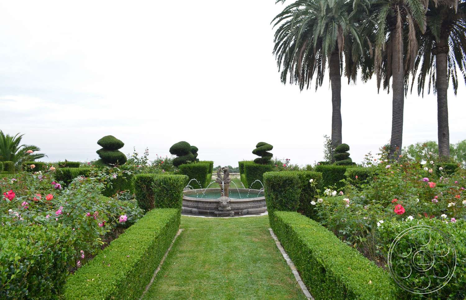 Mansion 16 - outdoors, garden, arbour, grass, fence, hedge