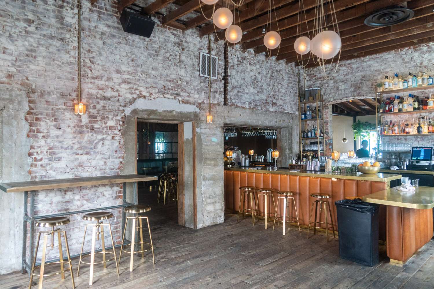 Bar 16