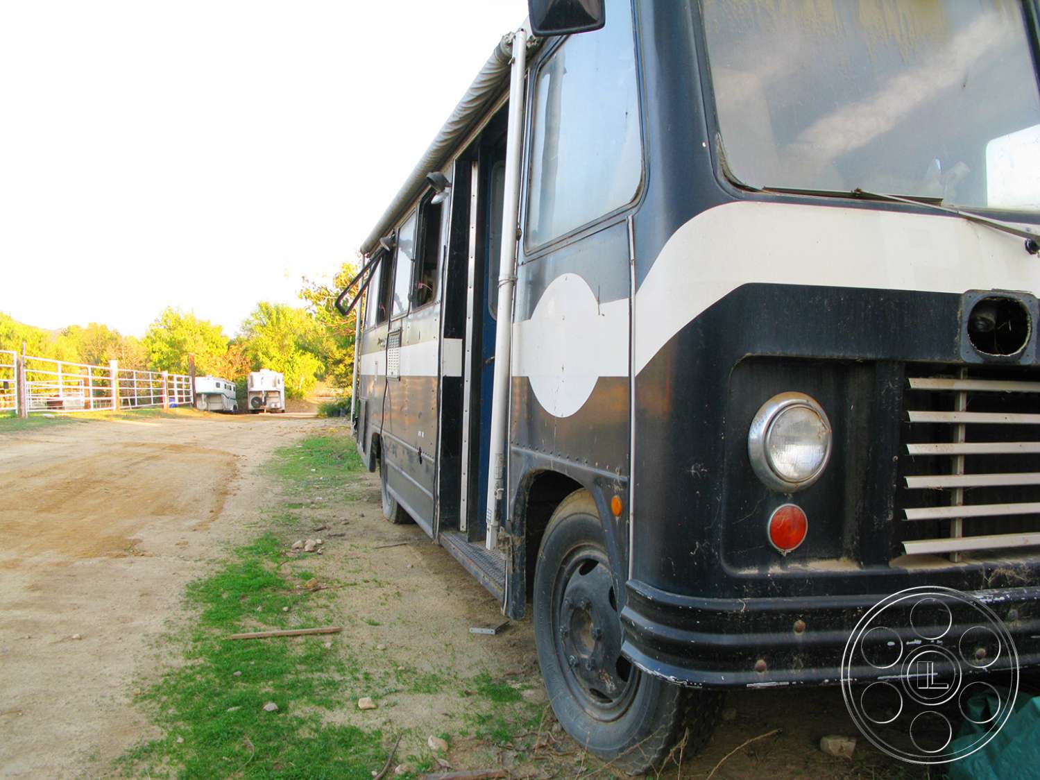 Ranch 6 - transportation, vehicle, truck, van, caravan, rv